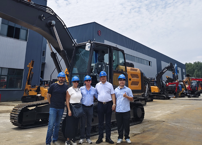 Mexican customers visit the excavator factory