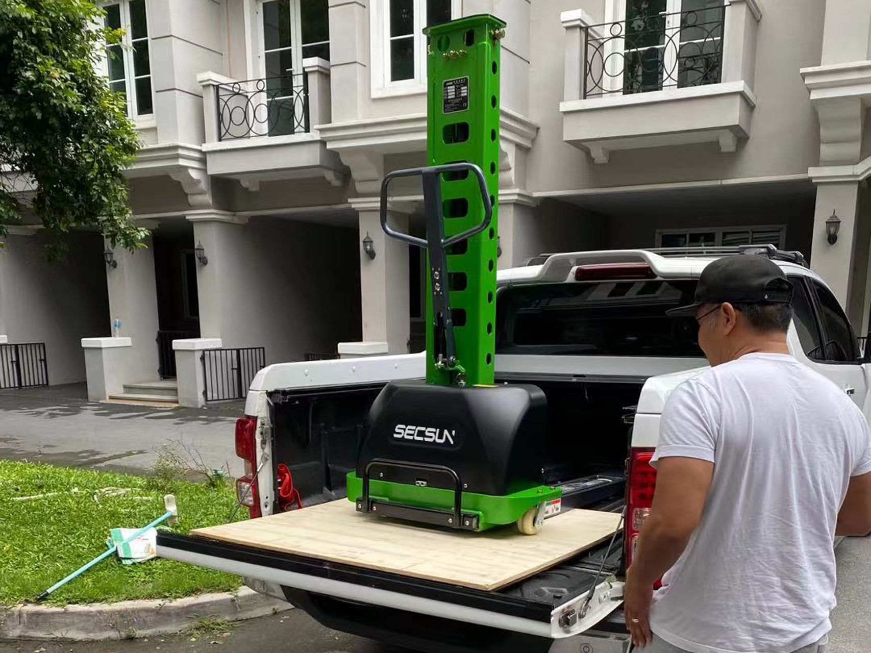 SECSUN Full Portable Electric Self Loading Stacker To Thailand