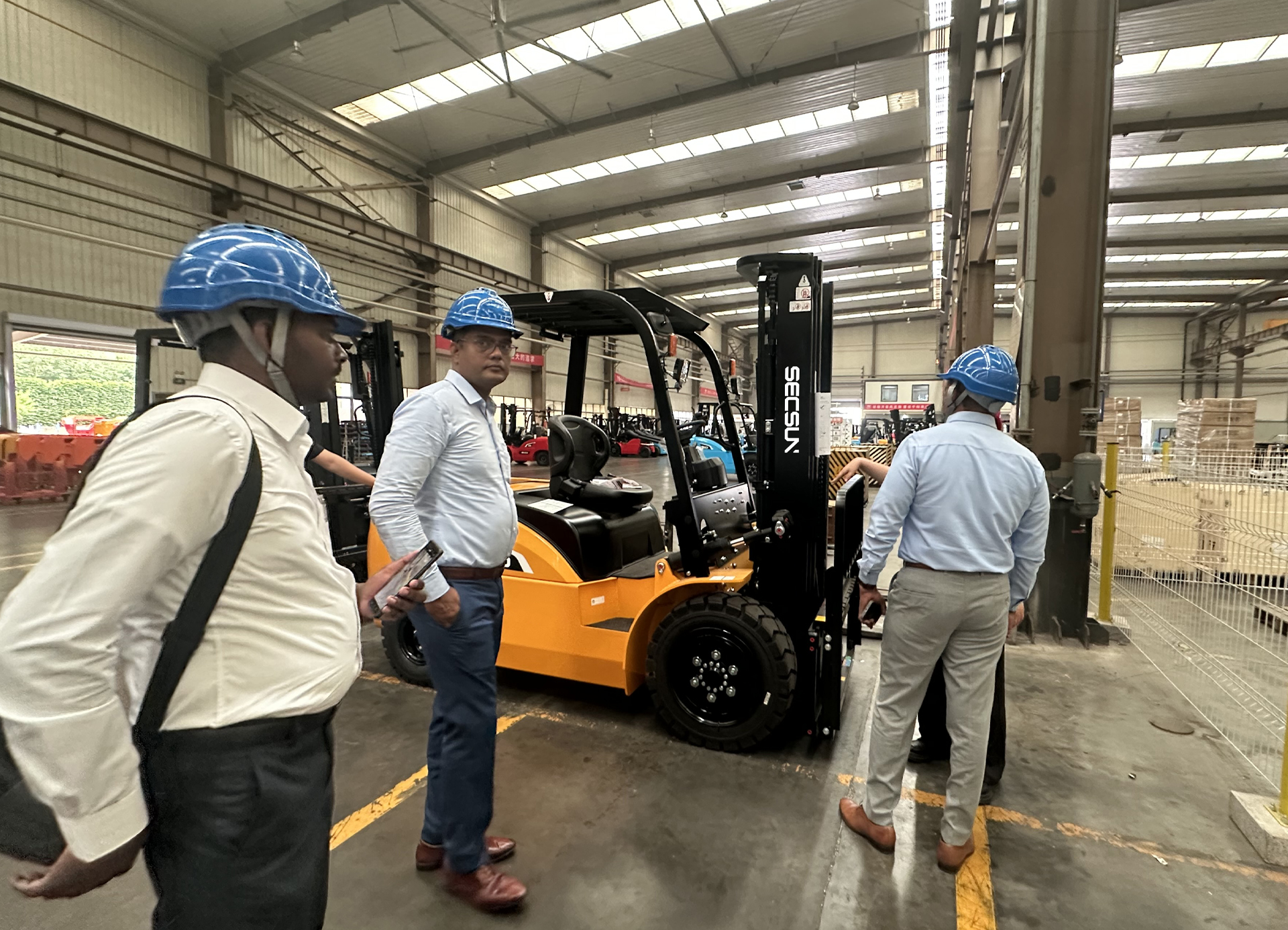 Sri Lankan Client Visits SECSUN Forklift Factory, Impressed with Manufacturing Excellence