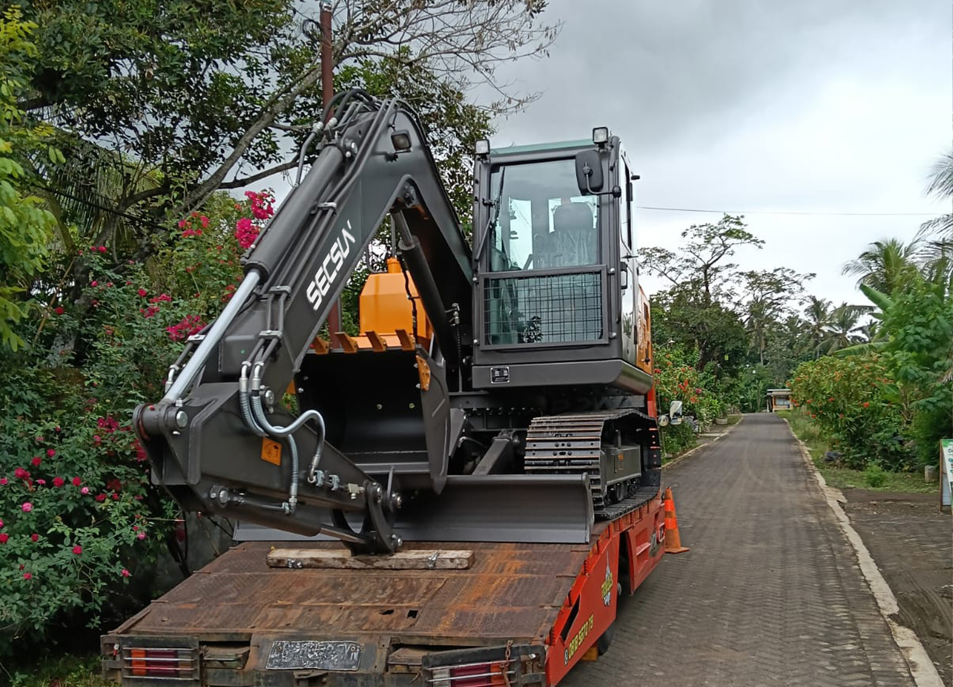 Indonesian customer satisfaction feedback: SECSUN 7.5 ton crawler excavator has excellent performance