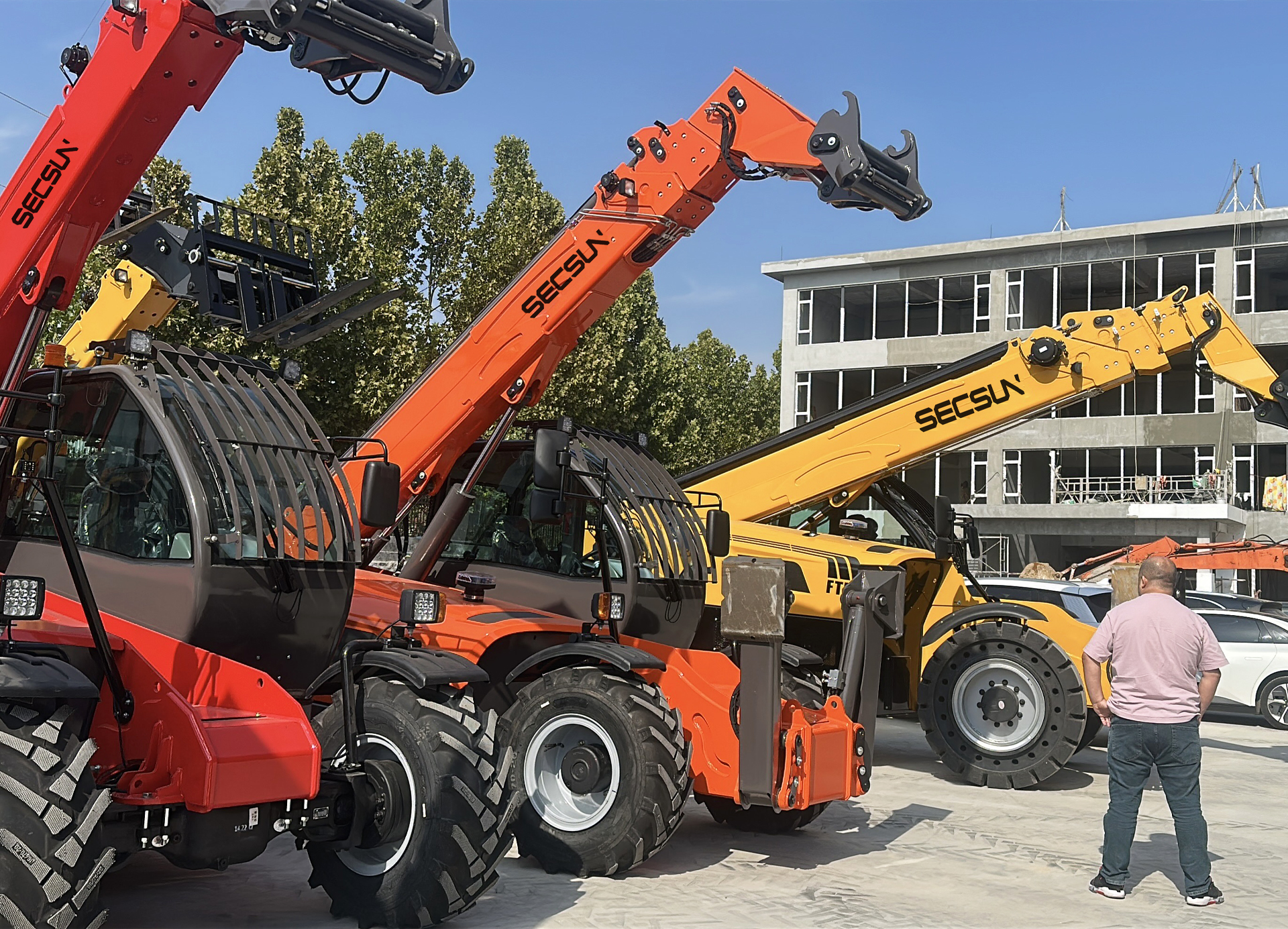 Kazakhstani Customers Explore SECSUN’s Telescopic Forklift Factory in China – Experience Excellence in Manufacturing!