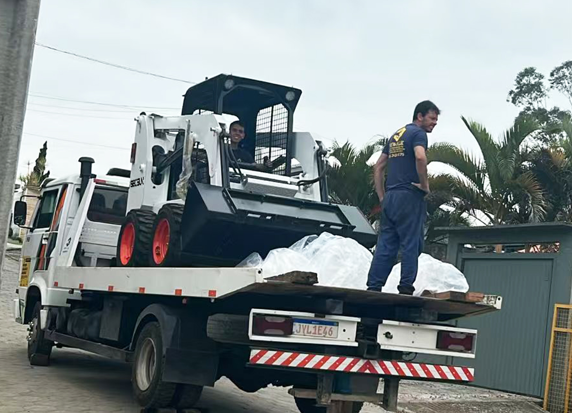 Brazilian Customer Satisfaction Feedback: SECSUN SC60 Wheeled Skid-Steer Loader Delivers Outstanding Versatility